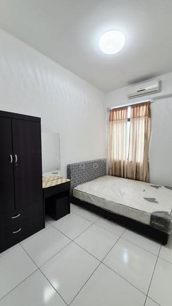 Kediaman Servis untuk Dijual di Sky Gardens Residences - Elleyna Soo - Bedroom - PropertyGuru.com.my