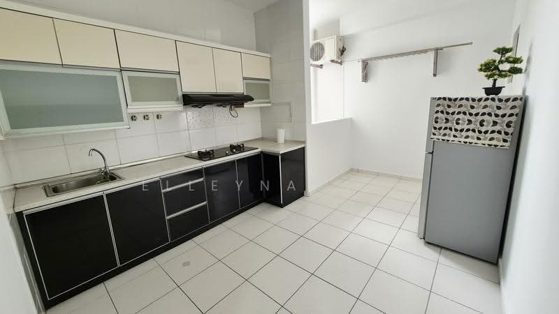 Kediaman Servis untuk Dijual di Sky Gardens Residences - Elleyna Soo - Kitchen - PropertyGuru.com.my
