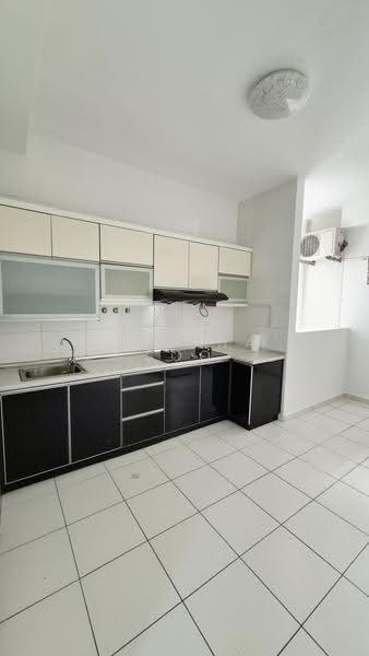 Kediaman Servis untuk Dijual di Sky Gardens Residences - Elleyna Soo - Kitchen - PropertyGuru.com.my