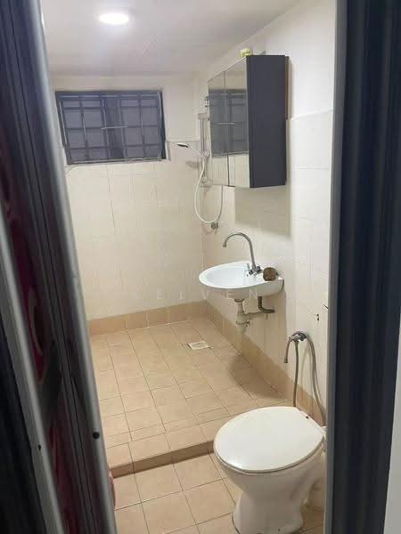 Pangsapuri untuk Disewa di Ixora Apartments - Kelven Tan - Bathroom - PropertyGuru.com.my