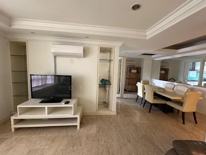 Kediaman Servis untuk Dijual di Fahrenheit 88 (KL Plaza Suites) - CY Khoo - Living Room - PropertyGuru.com.my
