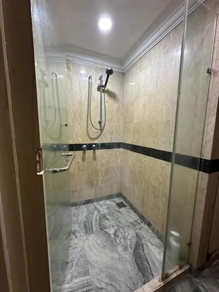 Kediaman Servis untuk Dijual di Fahrenheit 88 (KL Plaza Suites) - CY Khoo - Bathroom - PropertyGuru.com.my