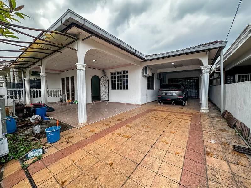 Rumah Berkembar untuk Dijual di Taman Sungai Jelok (Kajang) - Ahmad Ikhwan Arif - Exterior - PropertyGuru.com.my