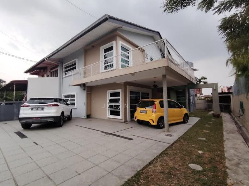 Rumah Berkembar untuk Dijual di Petaling Jaya (Selangor) - June Pei - Exterior - PropertyGuru.com.my