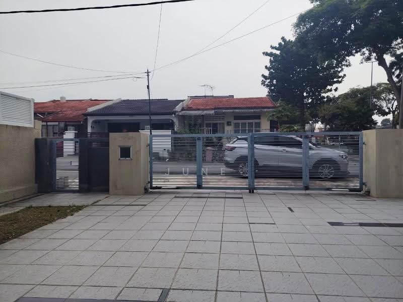 Rumah Berkembar untuk Dijual di Petaling Jaya (Selangor) - June Pei - Exterior - PropertyGuru.com.my