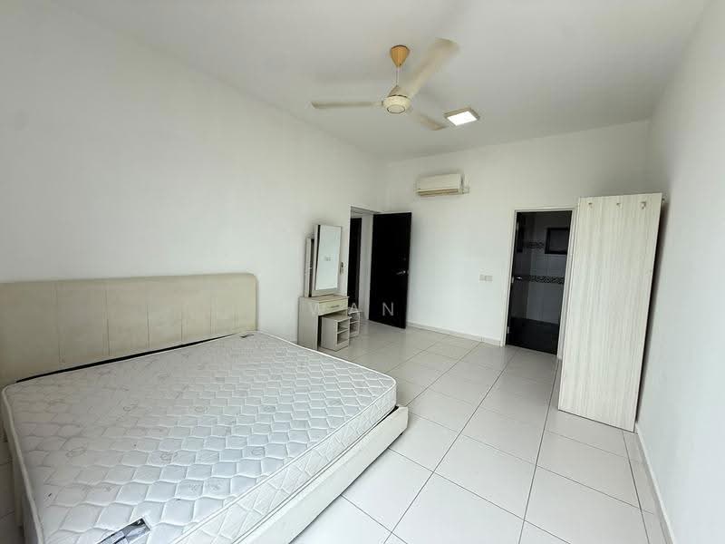 Kediaman Servis untuk Dijual di Sky View - Wan Ning - Bedroom - PropertyGuru.com.my