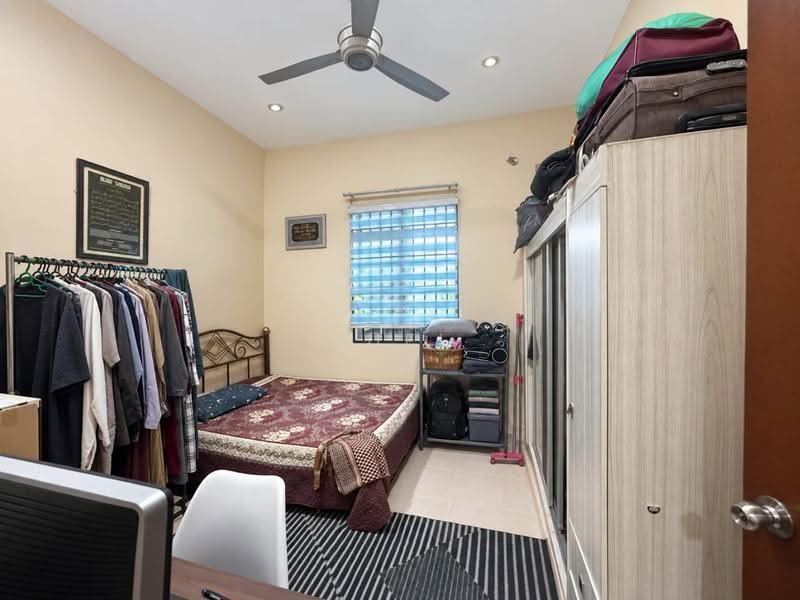 Bungalow House untuk Dijual di Taman Sri Lambak (Kluang) - Sufi Norman - Bedroom - PropertyGuru.com.my