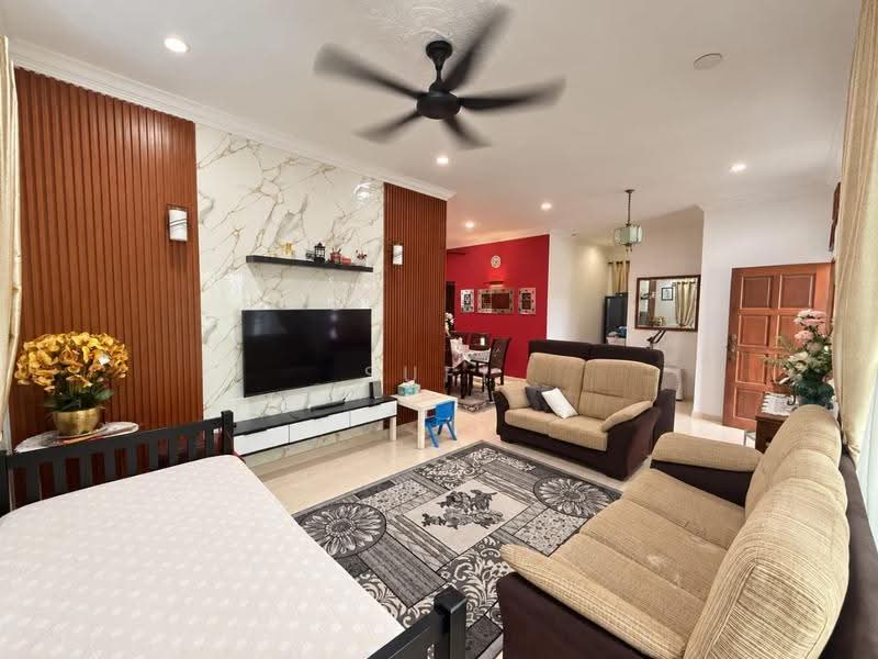 Bungalow House untuk Dijual di Taman Sri Lambak (Kluang) - Sufi Norman - Living Room - PropertyGuru.com.my