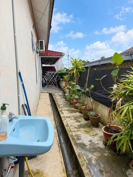 Bungalow House untuk Dijual di Taman Sri Lambak (Kluang) - Sufi Norman - Exterior - PropertyGuru.com.my