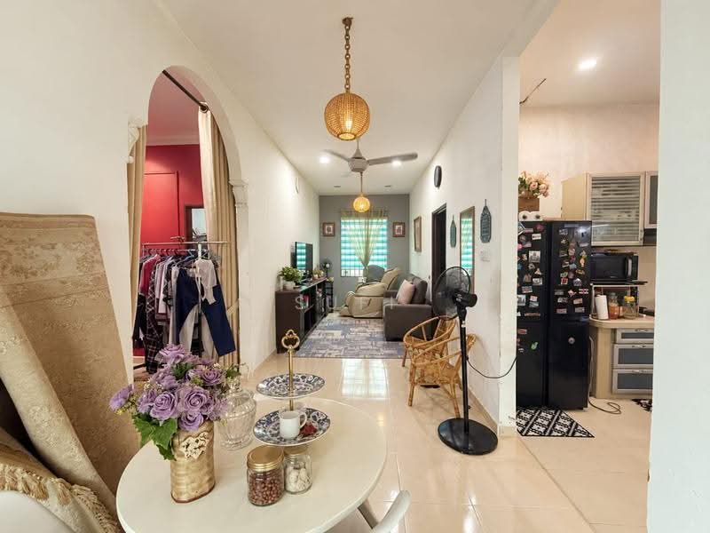 Bungalow House untuk Dijual di Taman Sri Lambak (Kluang) - Sufi Norman - Living Room - PropertyGuru.com.my