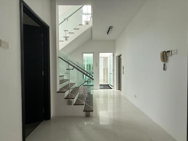 Twin Villas for Sale in Taman Melawati (Ulu Kelang) - Alice Voo - Entrance - PropertyGuru.com.my