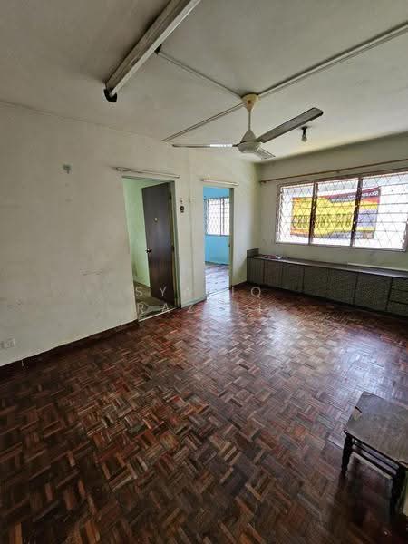 Rumah Flat untuk Disewa di Flat PKNS Seksyen 8 - Syafiq Razali - Living Room - PropertyGuru.com.my