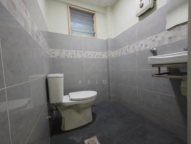 Pangsapuri untuk Dijual di Abadi Indah - Abid Sabarudin - Bathroom - PropertyGuru.com.my