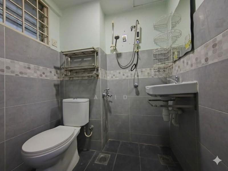 Pangsapuri untuk Dijual di Abadi Indah - Abid Sabarudin - Bathroom - PropertyGuru.com.my