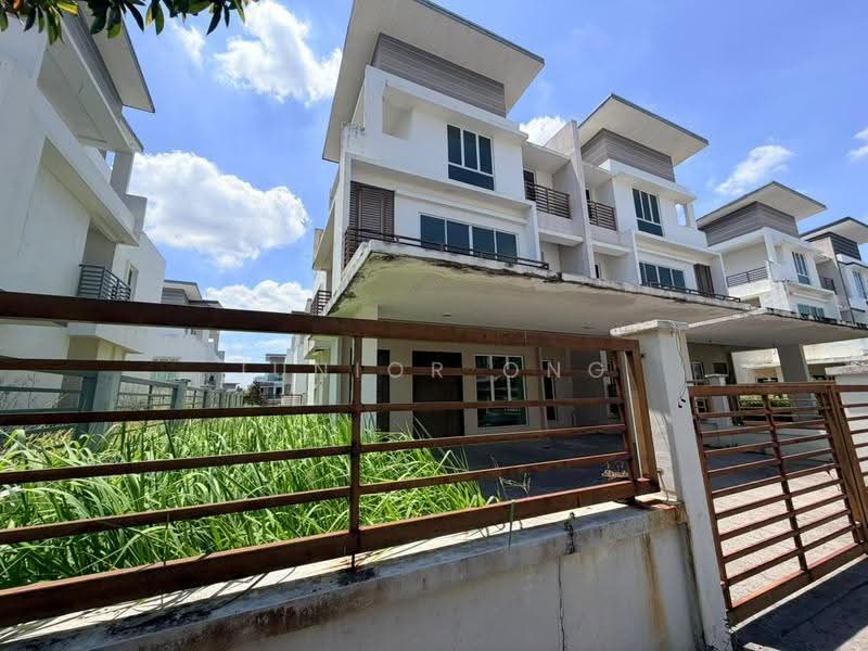 Semi-Detached House for Sale in Rawang (Selangor) - Junior Ong - Exterior - PropertyGuru.com.my