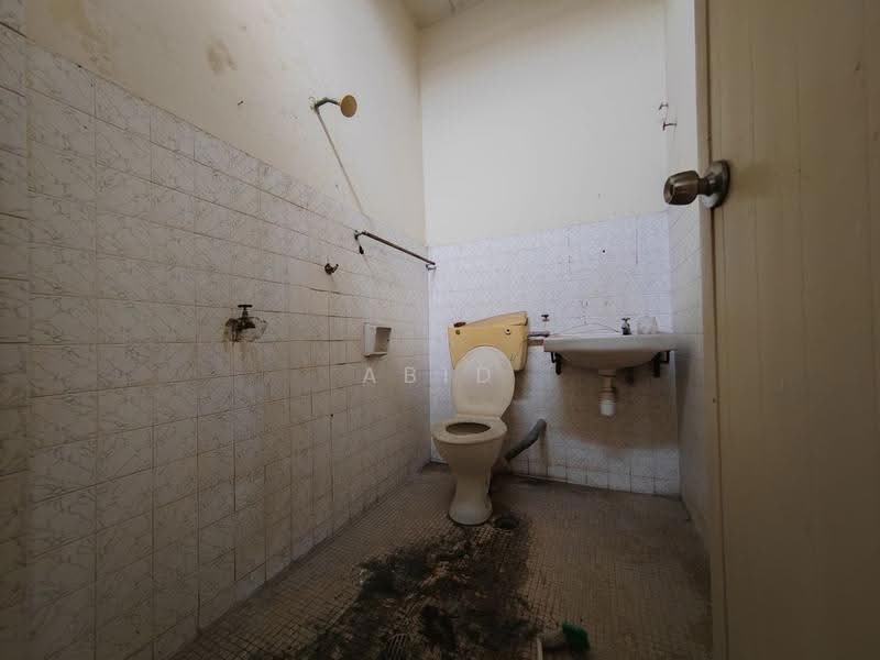 Rumah Teres 2-Tingkat untuk Dijual di Taman Maluri (Cheras) - Abid Sabarudin - Bathroom - PropertyGuru.com.my