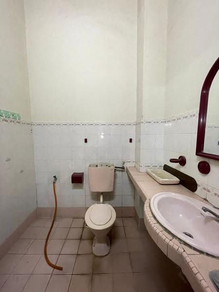 Rumah Teres 2-Tingkat untuk Dijual di Taman Wangsa Permai (Kepong) - Yanis Cheong - Bathroom - PropertyGuru.com.my