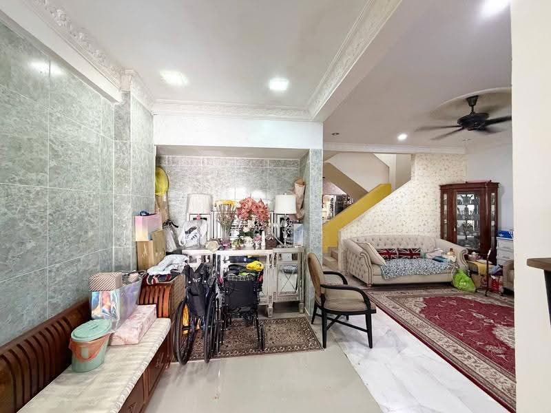 Rumah Teres 2-Tingkat untuk Dijual di Taman Bukit Jaya (Ulu Kelang) - Abid Sabarudin - Living Room - PropertyGuru.com.my