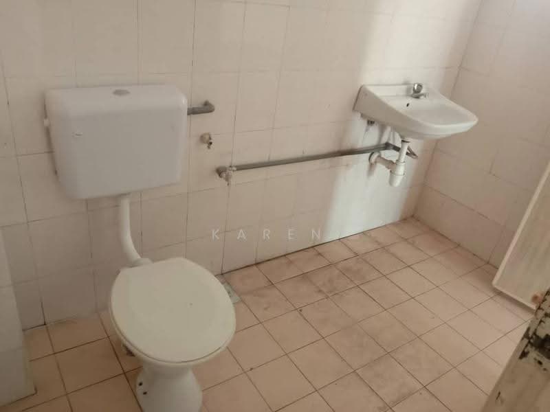 Rumah Teres untuk Dijual di Bandar Mahkota Cheras (Cheras) - KAREN - Bathroom - PropertyGuru.com.my