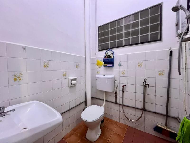 Rumah Teres 1-Tingkat untuk Dijual di Taman Molek (Johor Bahru) - Zack Chow - Bathroom - PropertyGuru.com.my