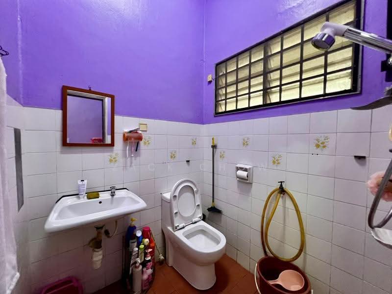 Rumah Teres 1-Tingkat untuk Dijual di Taman Molek (Johor Bahru) - Zack Chow - Bathroom - PropertyGuru.com.my