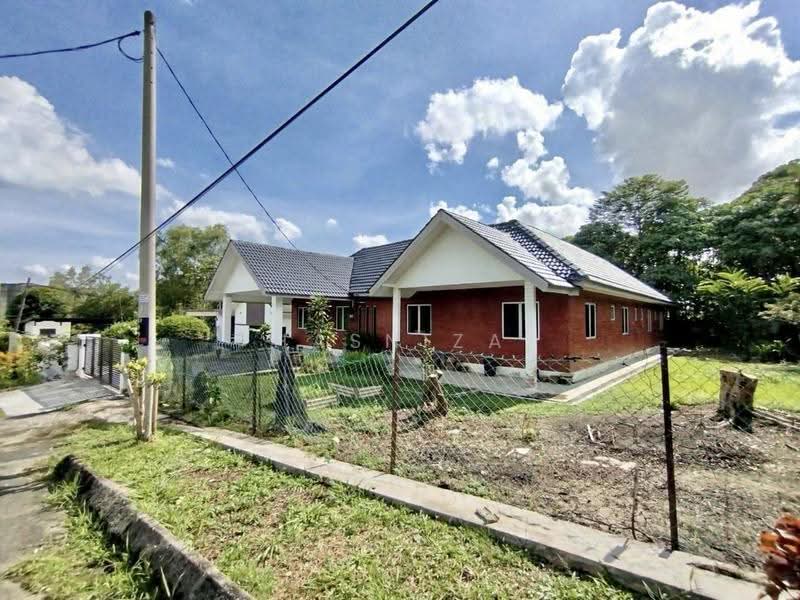 Bungalow House for Rent in Taman Masgenuine (Sungai Buloh) - Hasniza Ibrahim - Exterior - PropertyGuru.com.my