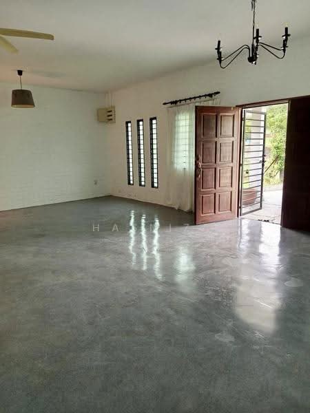 Bungalow House for Rent in Taman Masgenuine (Sungai Buloh) - Hasniza Ibrahim - Living Room - PropertyGuru.com.my