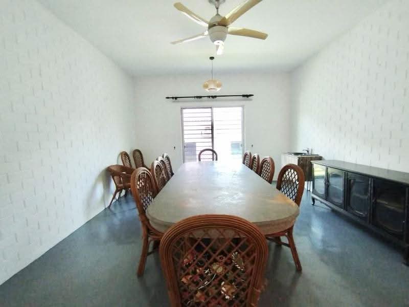 Bungalow House for Rent in Taman Masgenuine (Sungai Buloh) - Hasniza Ibrahim - Dining Room - PropertyGuru.com.my
