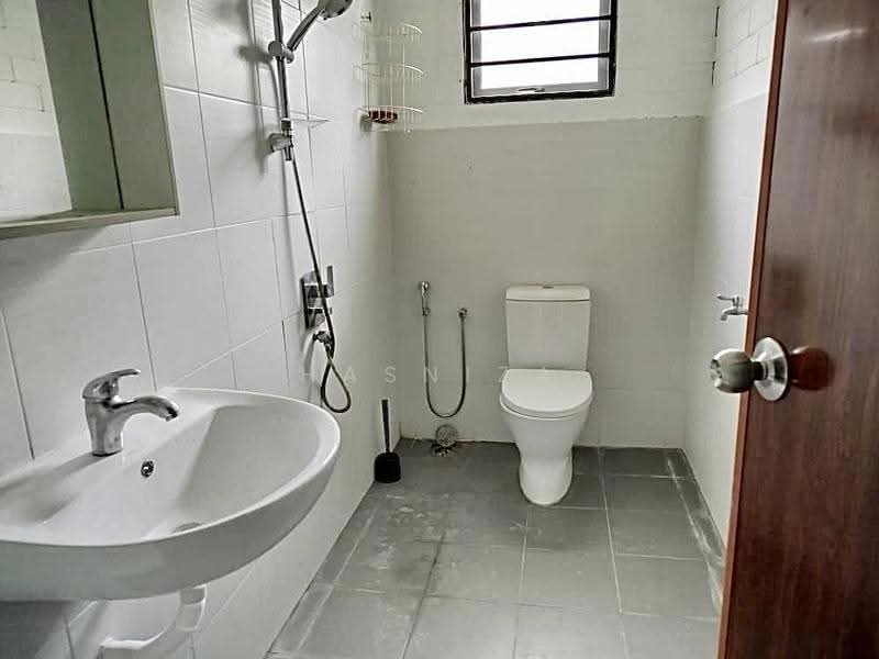 Bungalow House for Rent in Taman Masgenuine (Sungai Buloh) - Hasniza Ibrahim - Bathroom - PropertyGuru.com.my