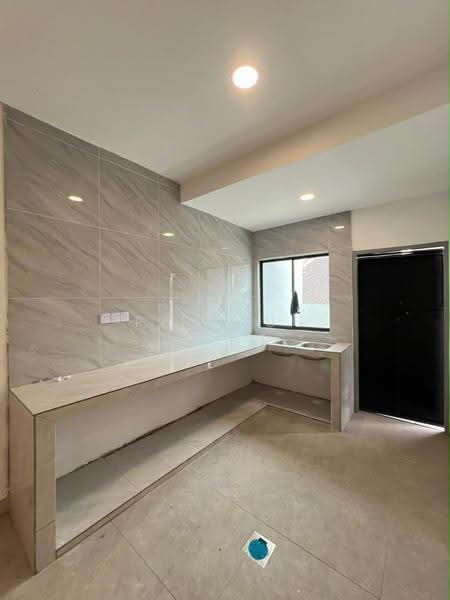 1-storey Terraced House for Sale in Taman Nusa Damai (Pasir Gudang) - Firdaus Dauz - Kitchen - PropertyGuru.com.my