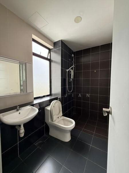 Pangsapuri untuk Disewa di Austin Regency (Pangsapuri Austin Perdana) - Wei Jian Tan - Bathroom - PropertyGuru.com.my