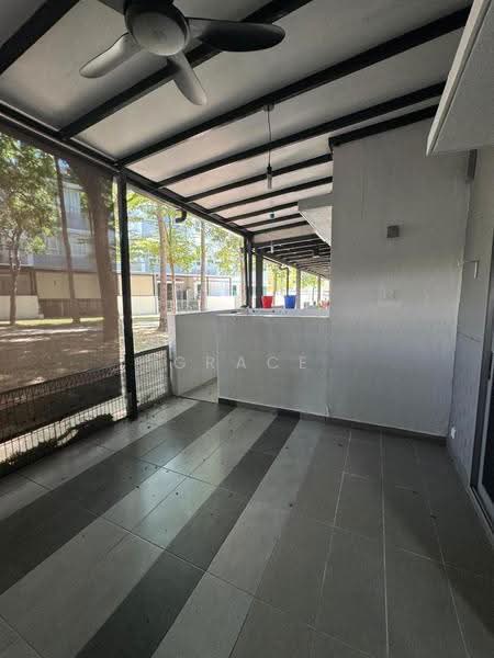 Rumah Teres 3-Tingkat untuk Disewa di Bandar Tropicana Aman (Telok Panglima Garang) - Grace Lai - Balcony - PropertyGuru.com.my