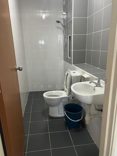 Kediaman Servis untuk Disewa di Sky Gardens Residences - Jameson Choo - Bathroom - PropertyGuru.com.my