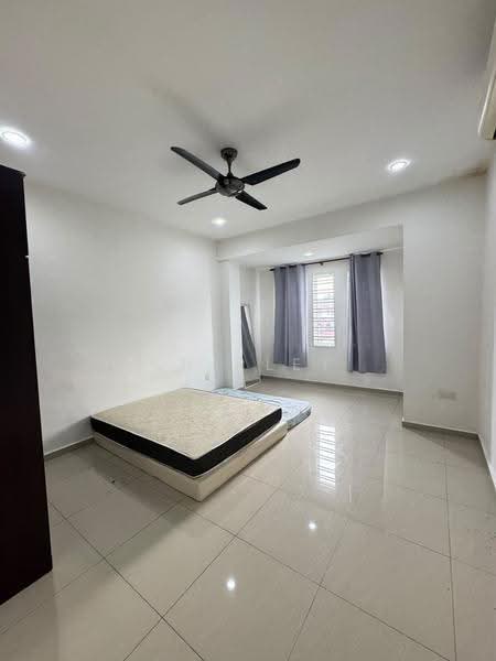 3-storey Terraced House for Sale in Taman Suria (Johor Bahru) - Shirley - Bedroom - PropertyGuru.com.my