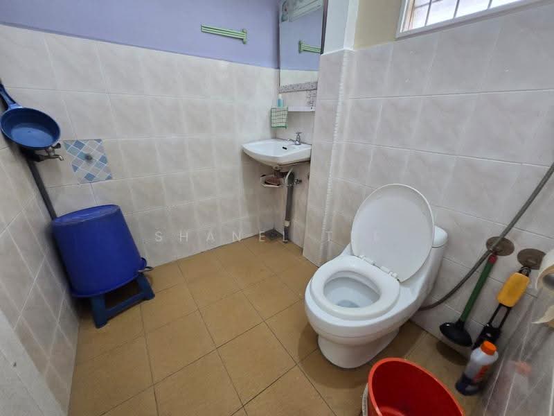 Rumah Teres 1-Tingkat untuk Dijual di Taman Sri Kluang (Kluang) - Shanel Tee - Bathroom - PropertyGuru.com.my
