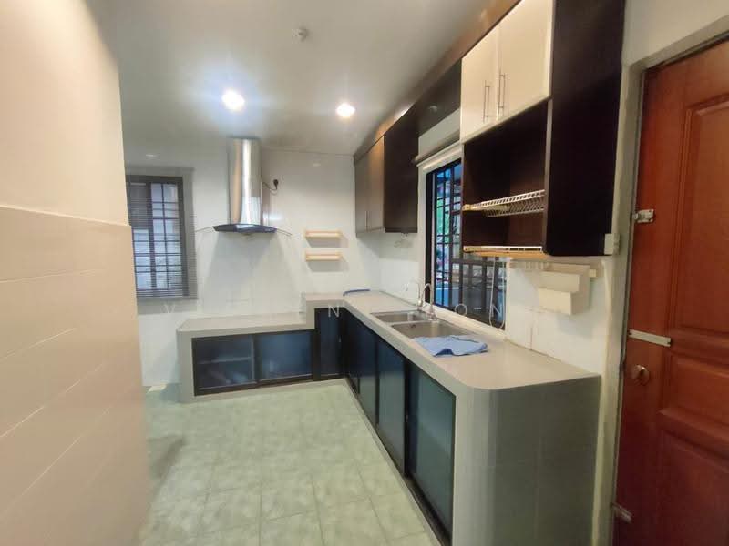 Rumah Teres 1.5-Tingkat untuk Dijual di Taman Pelangi Indah (Ulu Tiram) - Vincent Yong - Kitchen - PropertyGuru.com.my