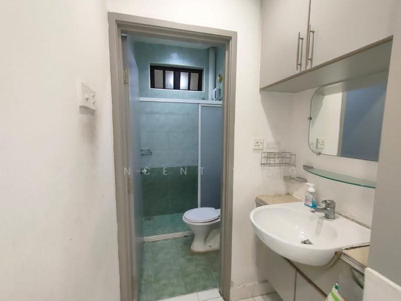 Rumah Teres 1.5-Tingkat untuk Dijual di Taman Pelangi Indah (Ulu Tiram) - Vincent Yong - Bathroom - PropertyGuru.com.my