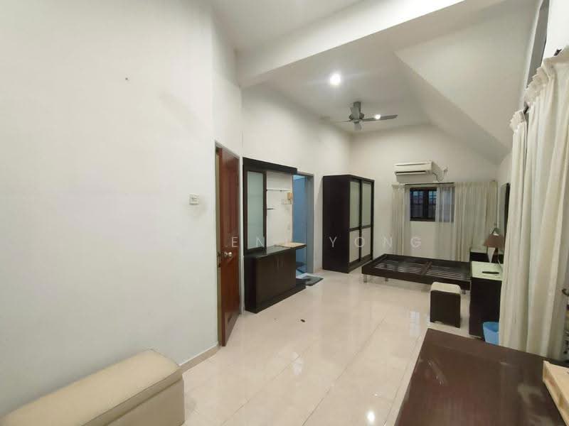 Rumah Teres 1.5-Tingkat untuk Dijual di Taman Pelangi Indah (Ulu Tiram) - Vincent Yong - Bedroom - PropertyGuru.com.my