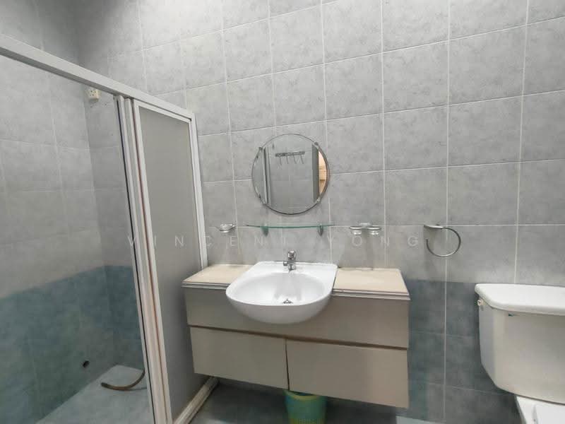 Rumah Teres 1.5-Tingkat untuk Dijual di Taman Pelangi Indah (Ulu Tiram) - Vincent Yong - Bathroom - PropertyGuru.com.my