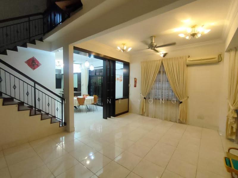 Rumah Teres 1.5-Tingkat untuk Dijual di Taman Pelangi Indah (Ulu Tiram) - Vincent Yong - Living Room - PropertyGuru.com.my