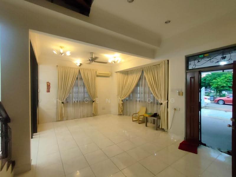 Rumah Teres 1.5-Tingkat untuk Dijual di Taman Pelangi Indah (Ulu Tiram) - Vincent Yong - Living Room - PropertyGuru.com.my
