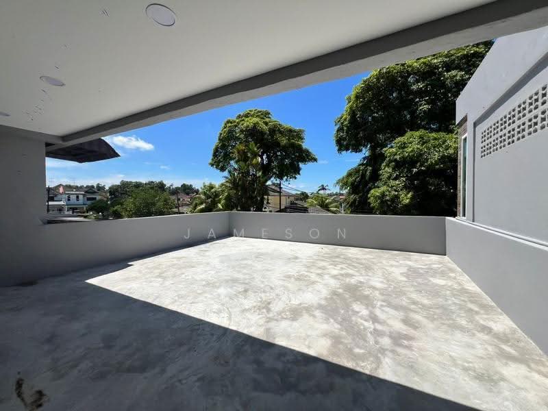 Rumah Teres 2-Tingkat untuk Dijual di Taman Bukit Kempas (Tampoi) - Jameson Choo - Balcony - PropertyGuru.com.my