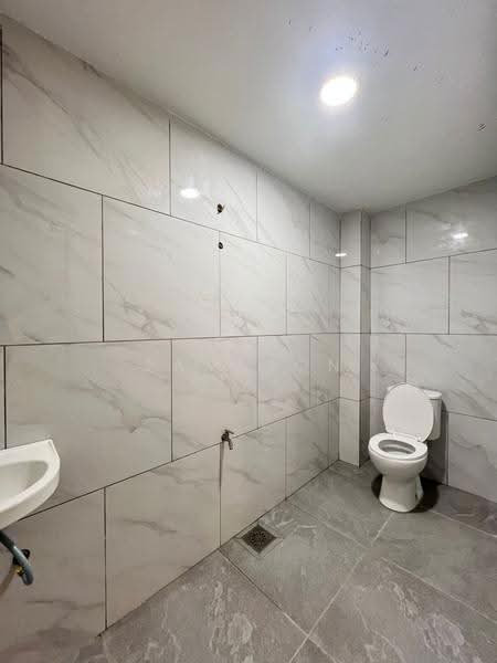 Rumah Teres 2-Tingkat untuk Dijual di Taman Bukit Kempas (Tampoi) - Jameson Choo - Bathroom - PropertyGuru.com.my