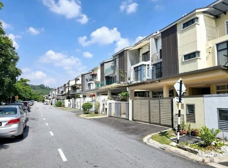 2.5-storey Terraced House for Sale in Bandar Puteri Puchong (Puchong) - Shanice Low - Exterior - PropertyGuru.com.my