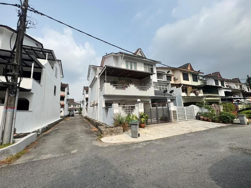 3-storey Terraced House for Sale in Taman Suria (Johor Bahru) - Jeny - Exterior - PropertyGuru.com.my