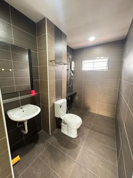 3-storey Terraced House for Sale in Taman Suria (Johor Bahru) - Jeny - Bathroom - PropertyGuru.com.my