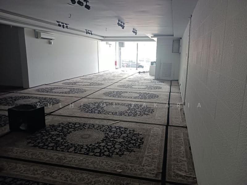 Shop for Rent in Seri Kembangan (Selangor) - Zulhilmi Zakaria - Interior - PropertyGuru.com.my