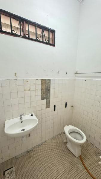 Rumah Teres 1-Tingkat untuk Dijual di Taman Universiti (Skudai) - Sean Yeoh - Bathroom - PropertyGuru.com.my