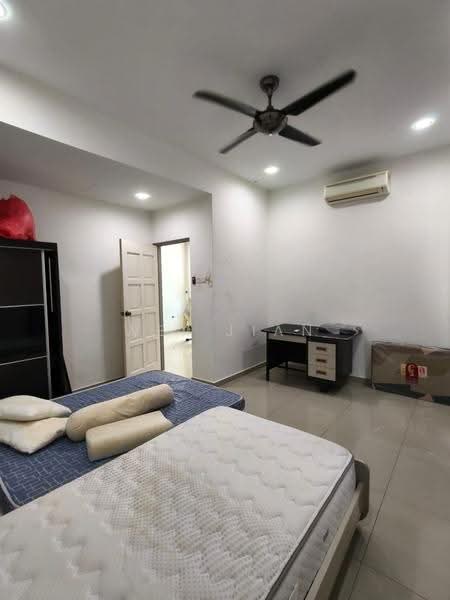 3-storey Terraced House for Sale in Taman Suria (Johor Bahru) - Wei Jian - Bedroom - PropertyGuru.com.my
