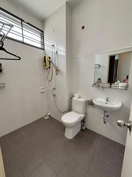 Semi-Detached House for Sale in Mutiara Rini (Skudai) - Sean Yeoh - Bathroom - PropertyGuru.com.my